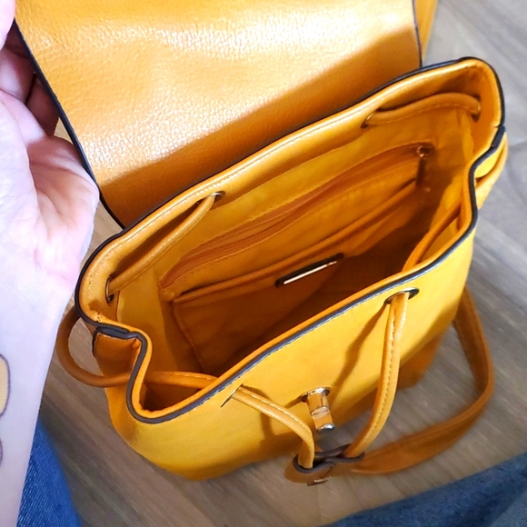 ⭐ $5 ⭐ ALDO Yellow Faux Leather Mini Backpack - Picture 6 of 9